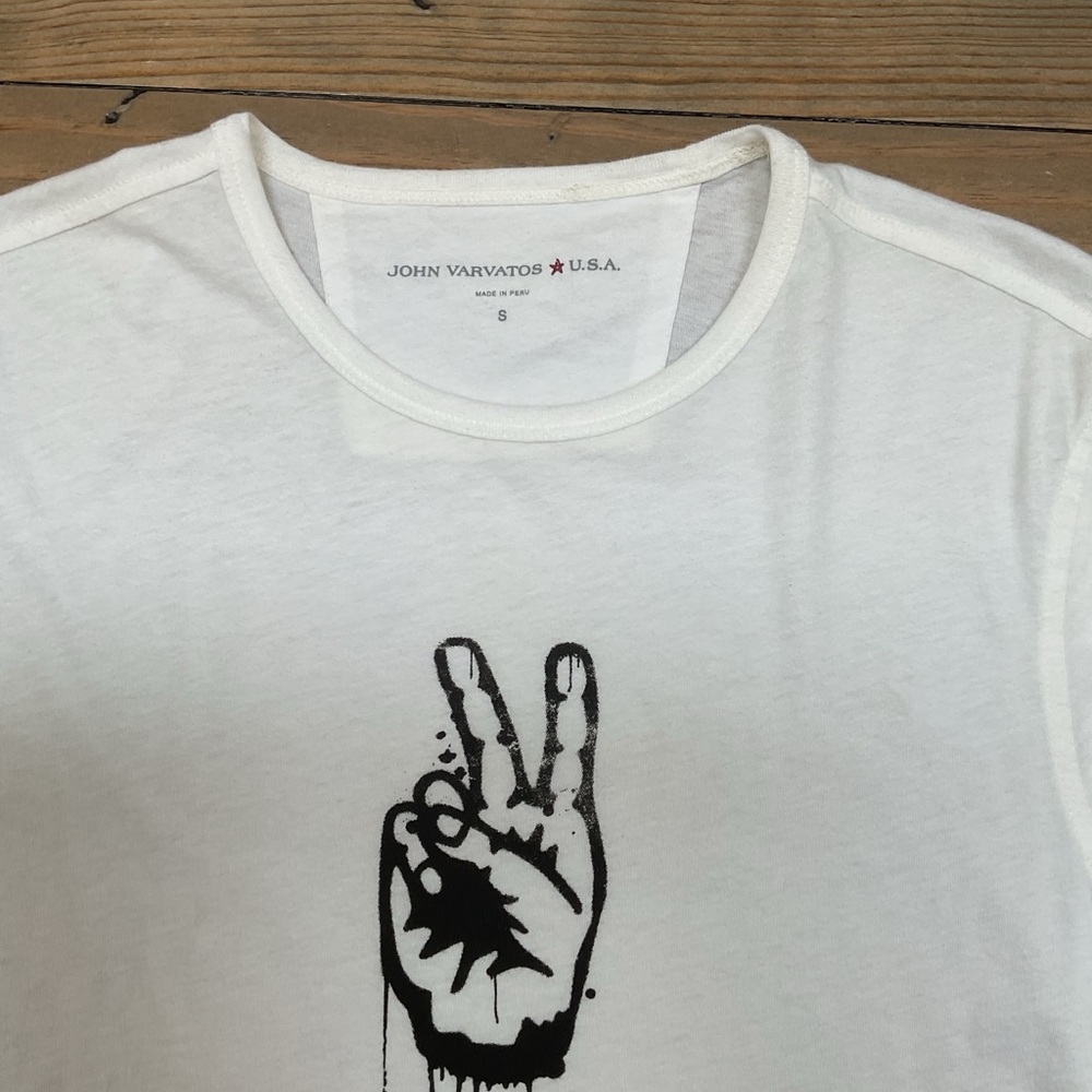 JOHN VARTOS ✌️ROCKS T-SHIRT - Picture 4 of 5